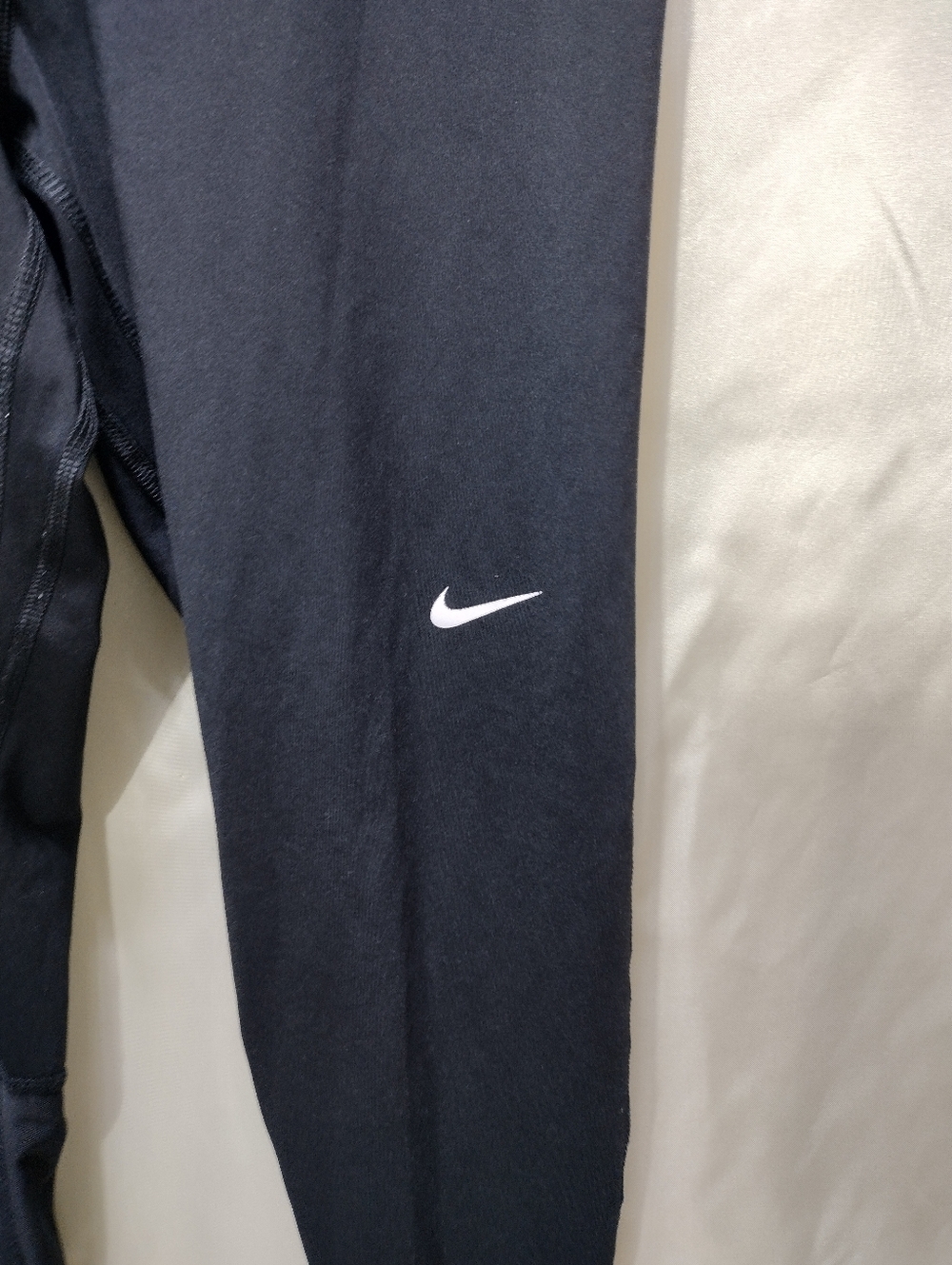 Nike Women’s Pro Mid-Rise Leggings CZ9779 010 Black Size M - Picture 2 of 9